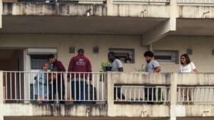 Déménageurs en action à l'ancienne résidence autonomie de Blanquefort