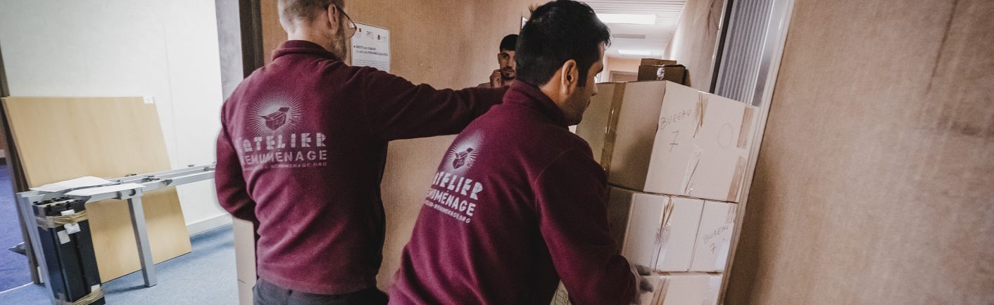 Équipe de L'Atelier Remuménage en plein déménagement